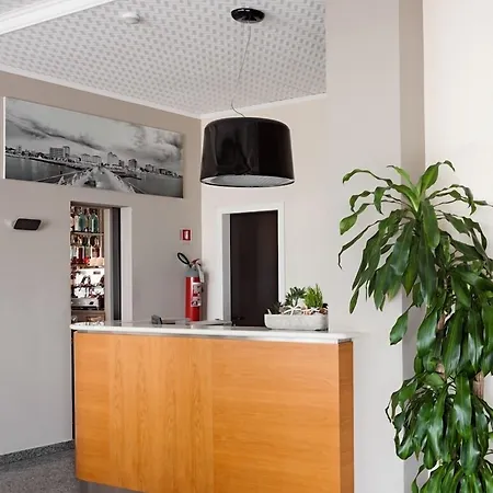 Metropol فندق بيزارو